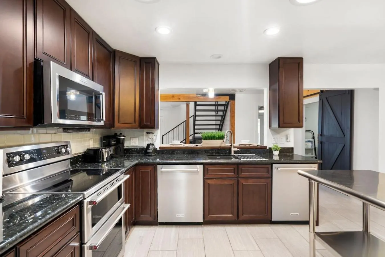 Extravagant Mainhome Heatedpool Sharedbackyard Phoenix